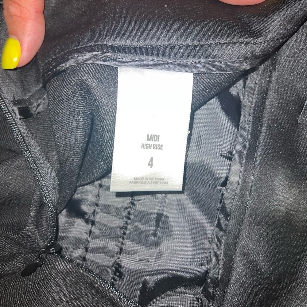 Express Shorts - Picture 4 of 6